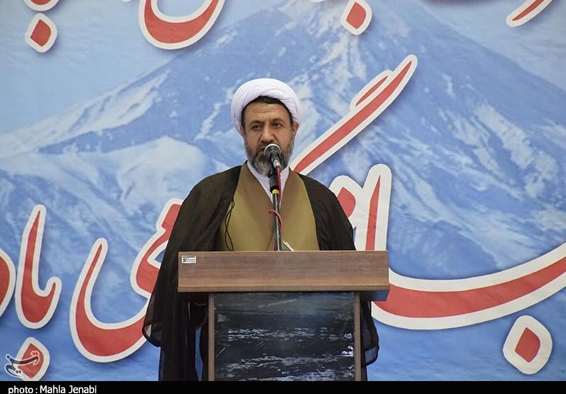 کرمان| عمل به قرآن باید در زندگی‌ها نهادینه شود