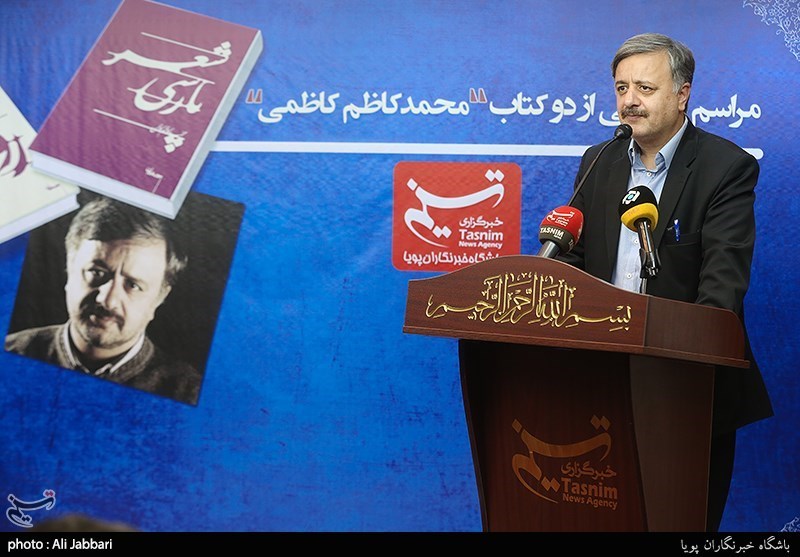 مراسم رونمایی از دو کتاب شعرپارسی و روزنه نوشته محمد کاظم کاظمی