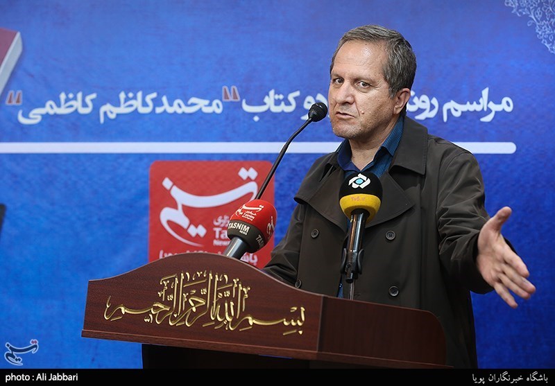 مراسم رونمایی از دو کتاب شعرپارسی و روزنه نوشته محمد کاظم کاظمی