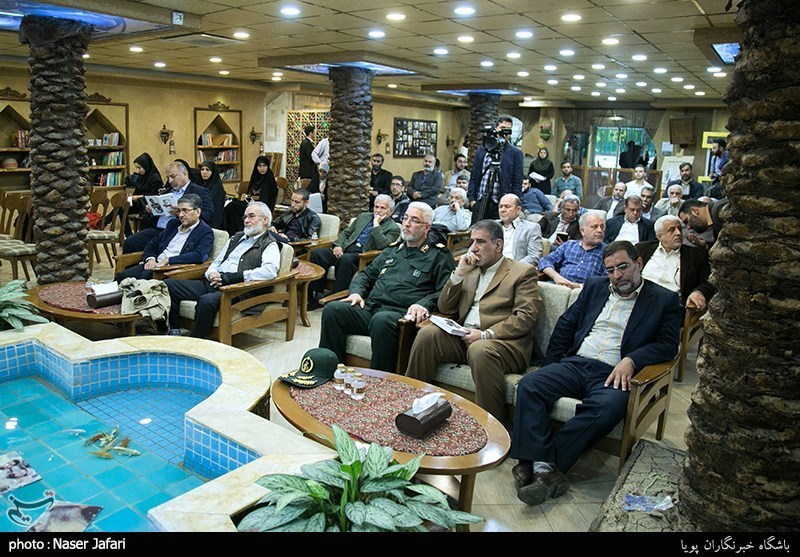 آیین رونمایی از کتاب رویای آمریکایی