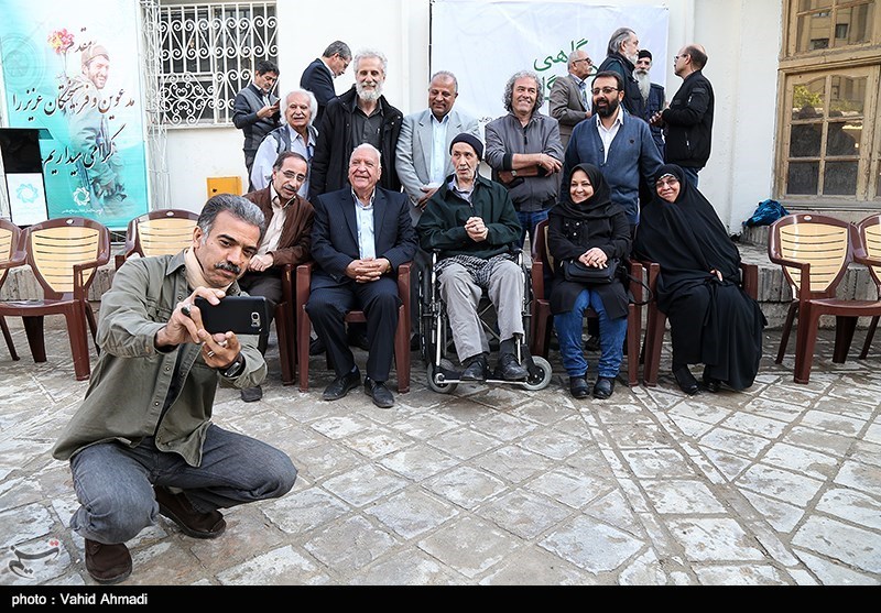 نشست عکاسان پیشکسوت انقلاب و دفاع مقدس