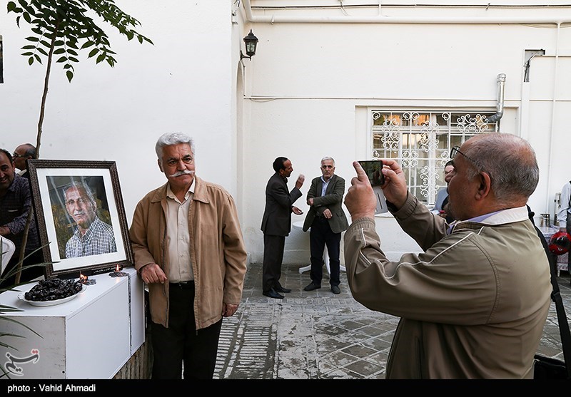 نشست عکاسان پیشکسوت انقلاب و دفاع مقدس