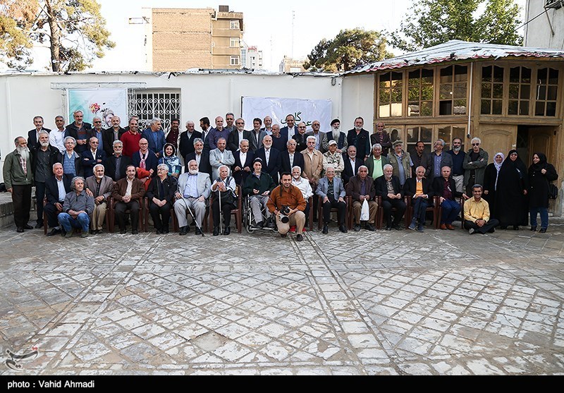 نشست عکاسان پیشکسوت انقلاب و دفاع مقدس