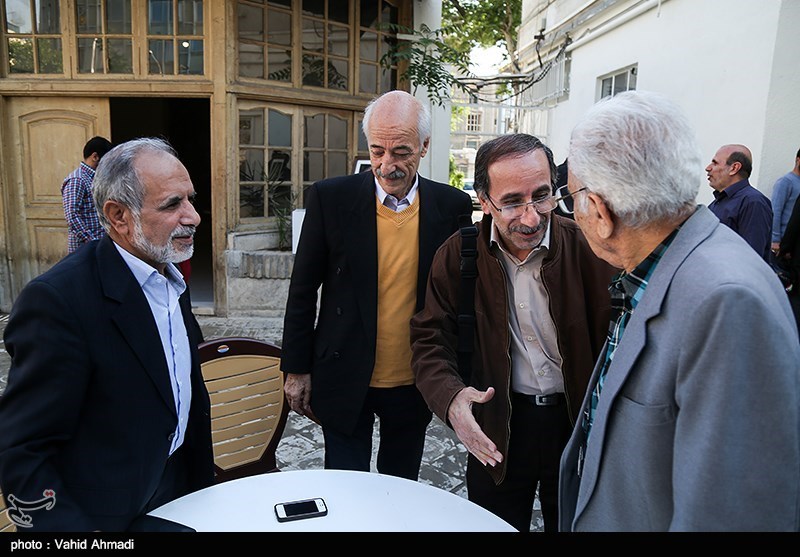 نشست عکاسان پیشکسوت انقلاب و دفاع مقدس