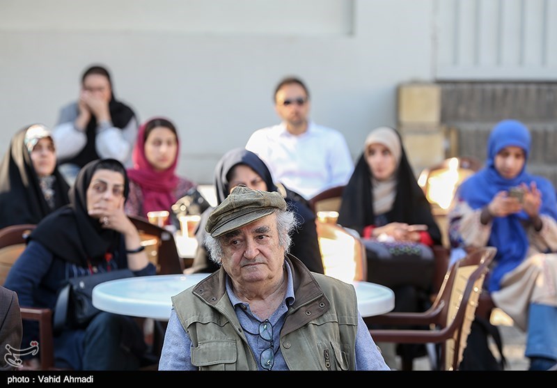 نشست عکاسان پیشکسوت انقلاب و دفاع مقدس