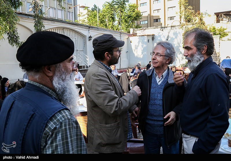 نشست عکاسان پیشکسوت انقلاب و دفاع مقدس