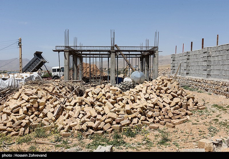 مراسم تحویل واحد های مسکونی به زلزله زدگان