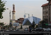 سَعادَت‌آباد محله ای لوكس و مرفه نشين است كه بدليل تنوع در قيمت از محلات محبوب تهران است و در شهرستان شمیرانات در منطقهٔ ۲ تهران است که در شمال غرب تهران واقع شده‌است. 