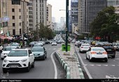 یابانهای سعادت آباد،۲۴ متری،علامه،سرو و همچنین بلوار پاکنژاد و بلوار فرحزادی، از خیابان‌های اصلی سعادت آباد محسوب می‌شوند.