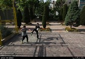 بازی کودکان در بوستان هنرمندان