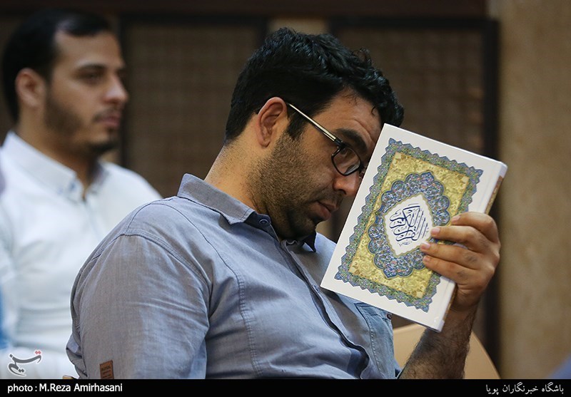 کرسی تلاوت قرآن در تسنیم