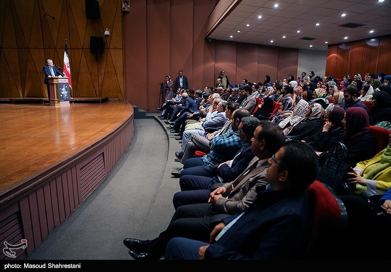 رونمایی از دومین کتاب مد و لباس ایران