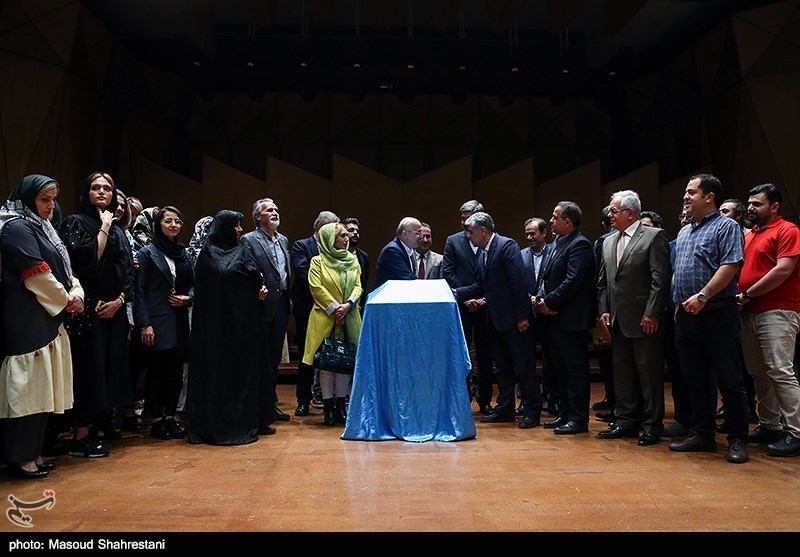 رونمایی از دومین کتاب مد و لباس ایران
