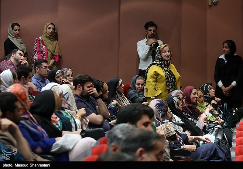 رونمایی از دومین کتاب مد و لباس ایران