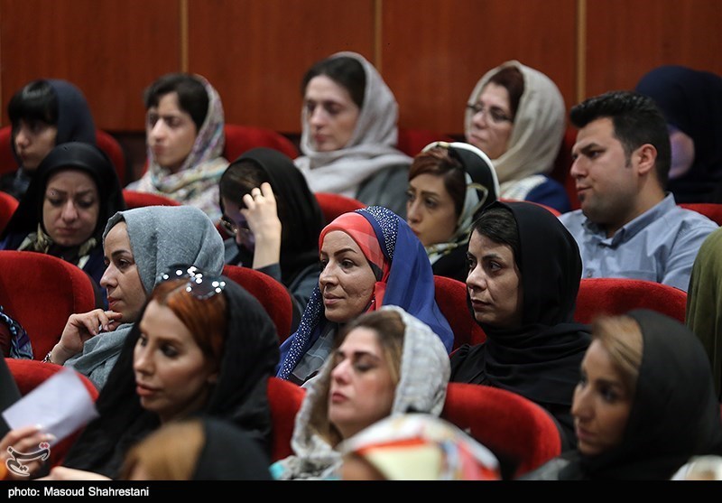 رونمایی از دومین کتاب مد و لباس ایران