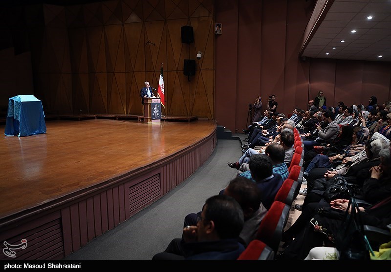 رونمایی از دومین کتاب مد و لباس ایران