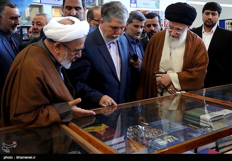 بازدید رهبر معظم انقلاب از نمایشگاه کتاب تهران
