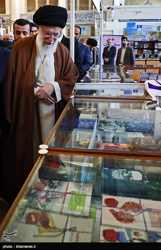 بازدید رهبر معظم انقلاب از نمایشگاه کتاب تهران