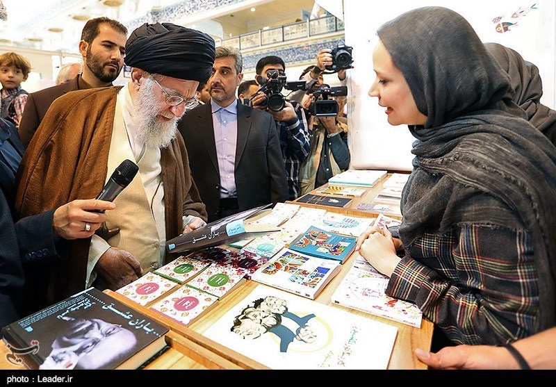 بازدید رهبر معظم انقلاب از نمایشگاه کتاب تهران