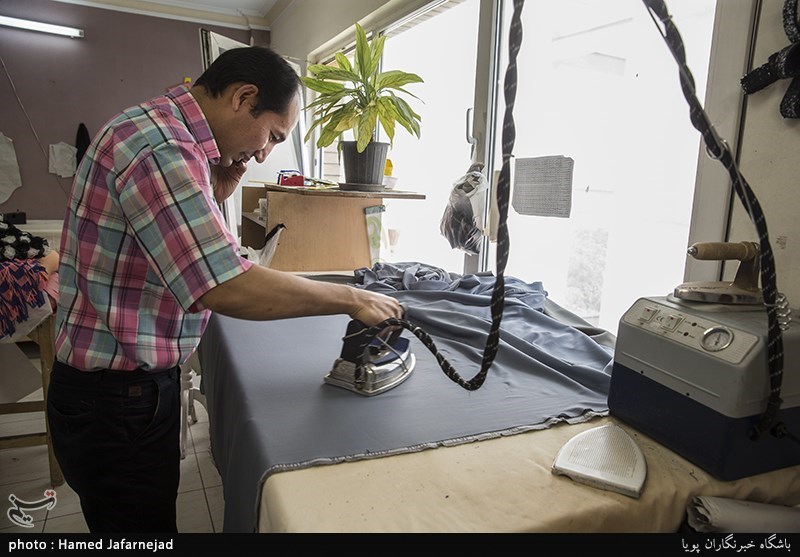 حمایت از کالای ایرانی/کارگاه تولیدی مزون بلندی دراین کارگاه همه پرسنل دست دوز هستند و سفارشات سری دوزی انجام نمی شود