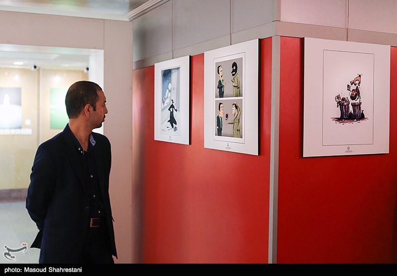 افتتاح نمایشگاه کاریکاتور و پوستر (پایان یک داعش)