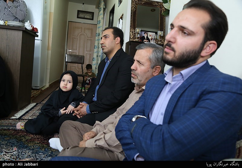 دیدار جامعه قرآنی با خانواده شهید مدافع حرم ابوالفضل نیکزاد