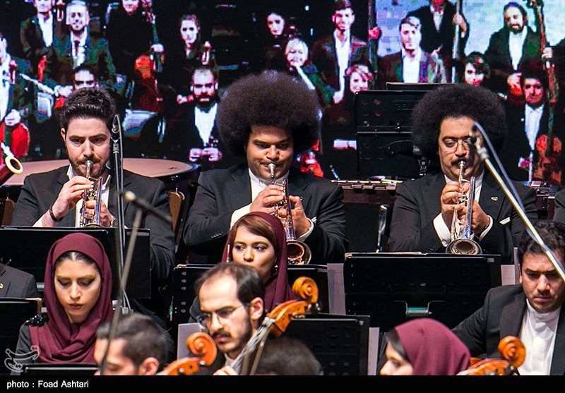 Iranian Officials See Off Members of Team Melli