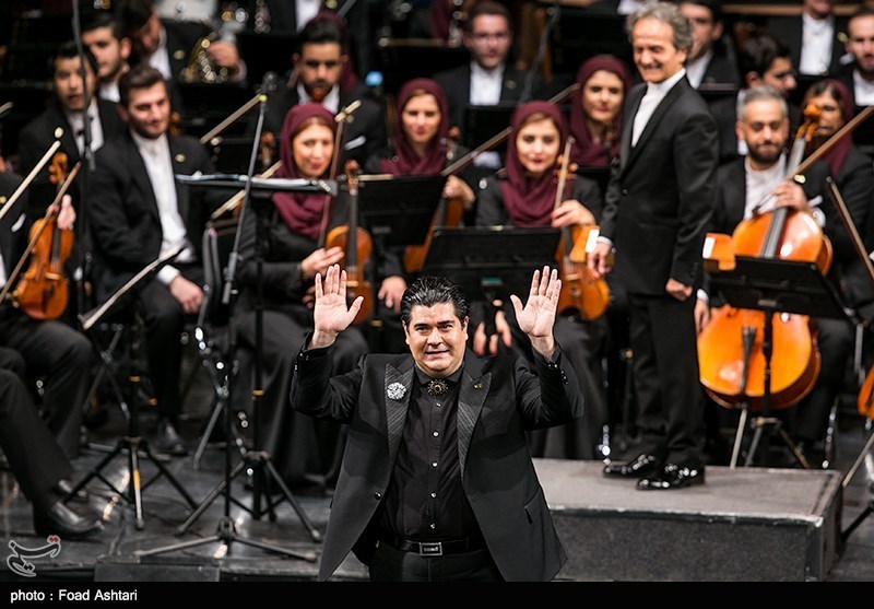 Iranian Officials See Off Members of Team Melli