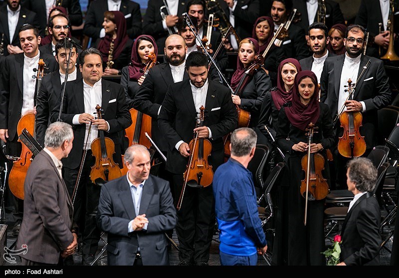 Iranian Officials See Off Members of Team Melli