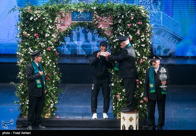 Iranian Officials See Off Members of Team Melli