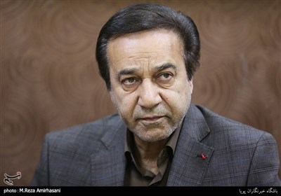 محمد گلریز و خاطره‌ای از رهبر شهید / خوانندگان به خیابان بیایند