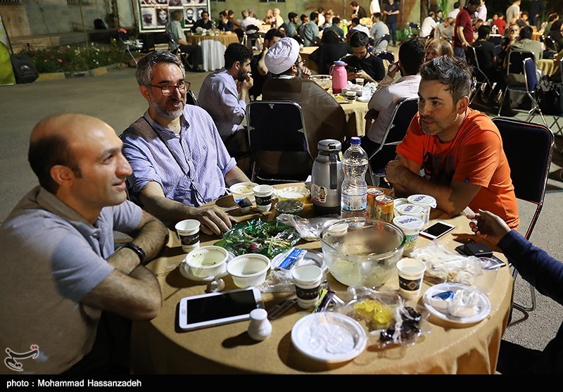 افطاری انجمن عکاسان انقلاب و دفاع مقدس