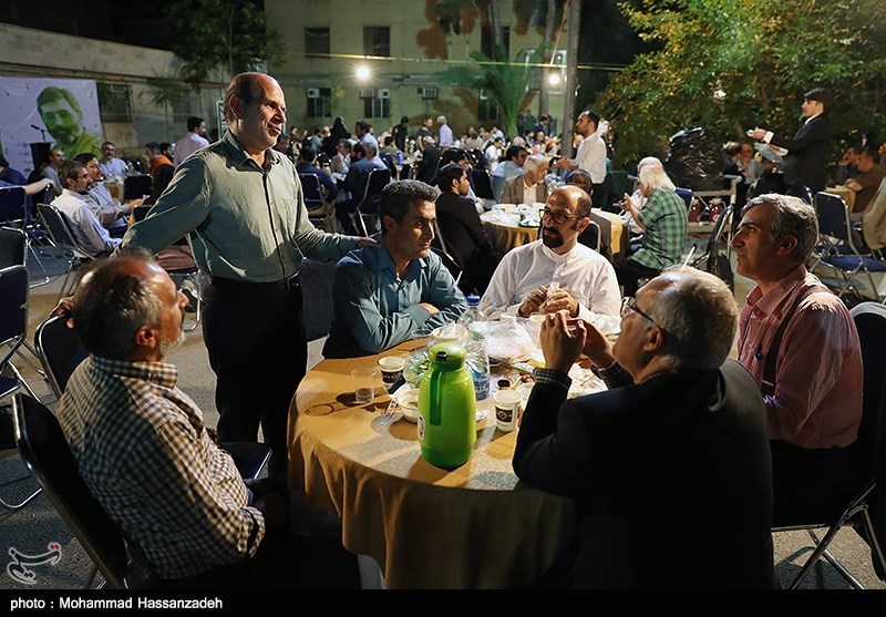 افطاری انجمن عکاسان انقلاب و دفاع مقدس