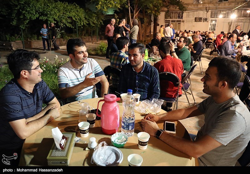 افطاری انجمن عکاسان انقلاب و دفاع مقدس