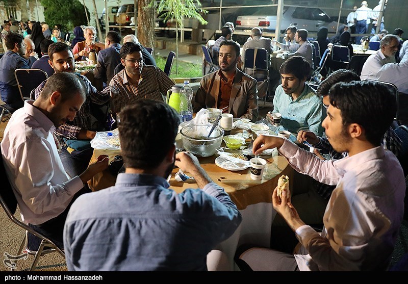 افطاری انجمن عکاسان انقلاب و دفاع مقدس