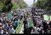خدا در میدان؛ مردم در خیابان