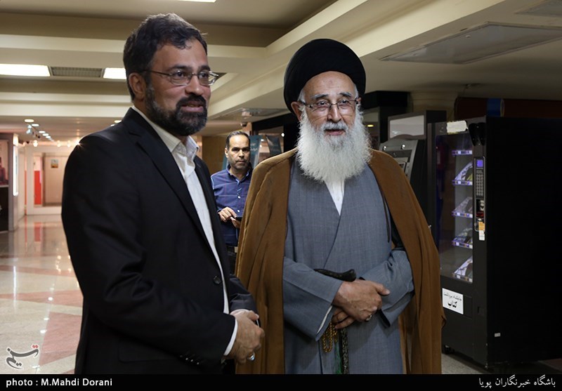 افتتاح نمایشگاه عکس" از او که می گویم" با حضور آیت الله قائم مقامی و مسعود شجاعی 