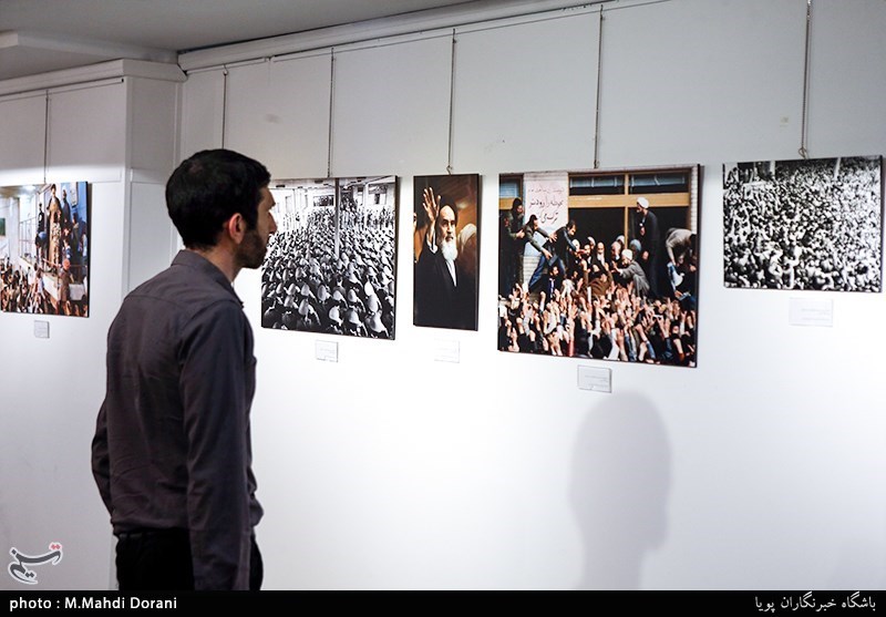 نمایشگاه عکس" از او که می گویم" روایتی تصویری از نوجوانی تا ارتحال امام خمینی(ره) 