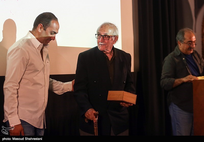 تقدیر از رضا مجاوری در دومین شب نقره ای فیلمبرداران سینمای ایران