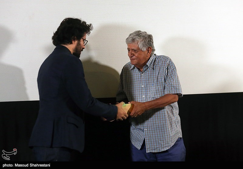 تقدیر از همایون پایور در دومین شب نقره ای فیلمبرداران سینمای ایران