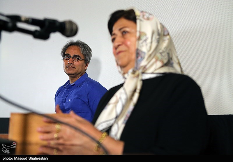  سخنرانی  همسر زنده یاد جمشید الوندی در دومین شب نقره ای فیلمبرداران سینمای ایران