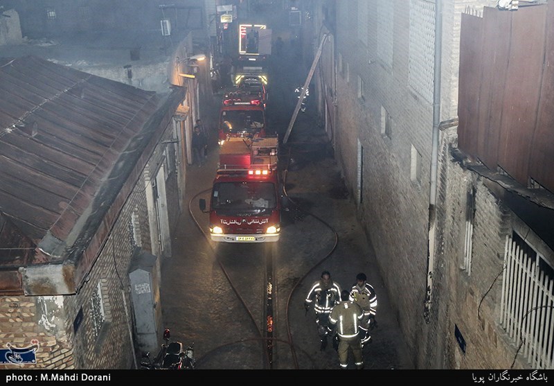 آتش سوزی یک واحد تجاری در خیابان امیرکبیر