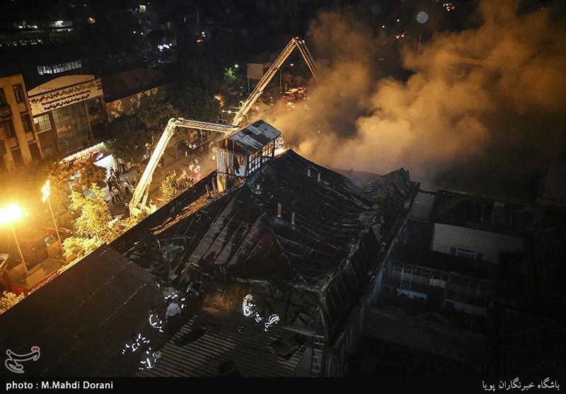 آتش سوزی یک واحد تجاری در خیابان امیرکبیر