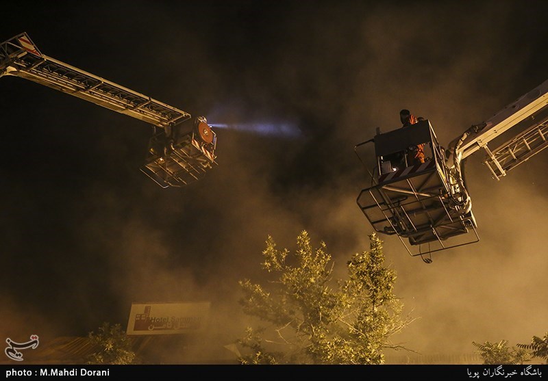 آتش سوزی یک واحد تجاری در خیابان امیرکبیر