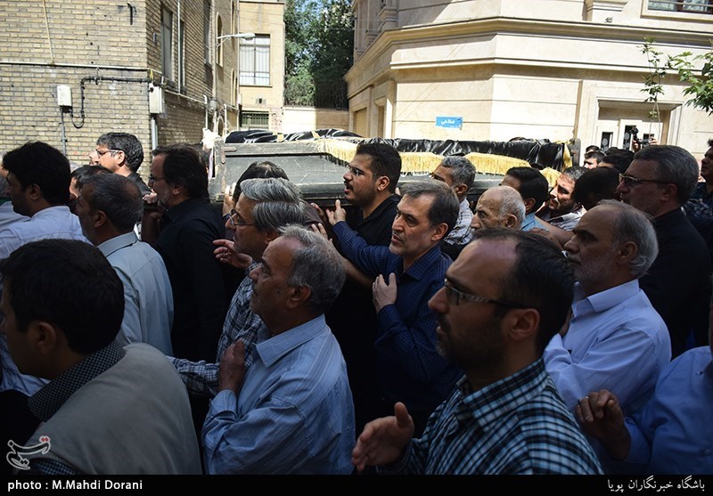 مراسم تشییع حجت‌الاسلام و المسلمین سیدعلی‌اکبر حسینی استاد اخلاق مشهور برنامه اخلاق در خانواده 