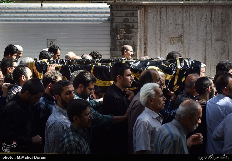 مراسم تشییع حجت‌الاسلام و المسلمین سیدعلی‌اکبر حسینی استاد اخلاق مشهور برنامه اخلاق در خانواده 