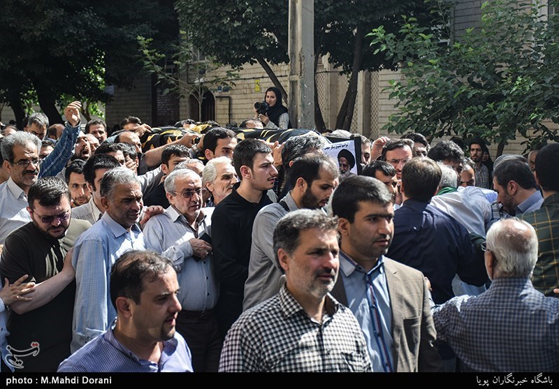 مراسم تشییع حجت‌الاسلام و المسلمین سیدعلی‌اکبر حسینی استاد اخلاق مشهور برنامه اخلاق در خانواده 