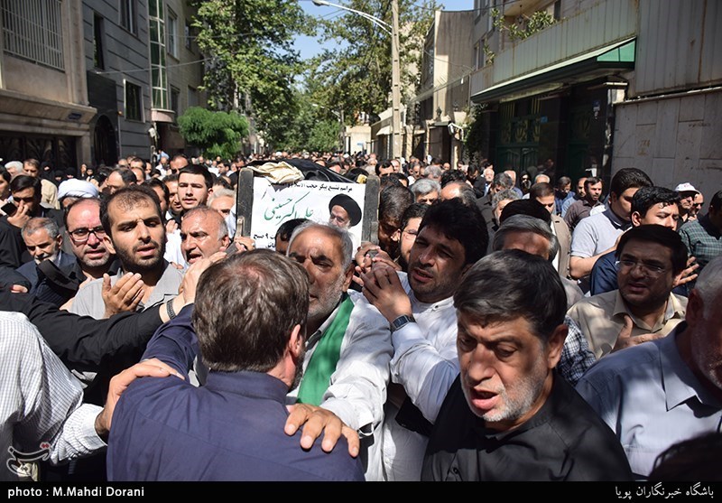 مراسم تشییع حجت‌الاسلام و المسلمین سیدعلی‌اکبر حسینی استاد اخلاق مشهور برنامه اخلاق در خانواده 