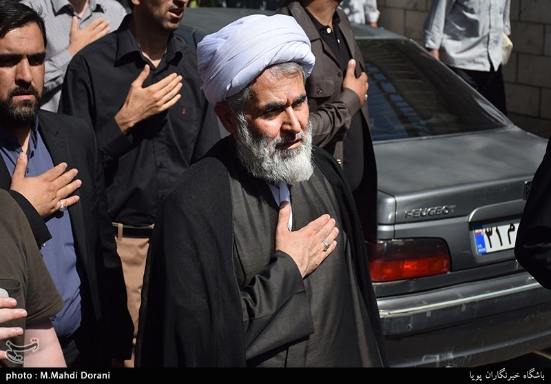 حجت الاسلام طائب در مراسم تشییع حجت‌الاسلام و المسلمین سیدعلی‌اکبر حسینی استاد اخلاق مشهور برنامه اخلاق در خانواده 