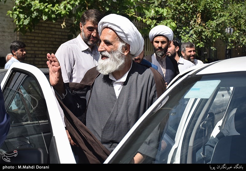 مراسم تشییع حجت‌الاسلام و المسلمین سیدعلی‌اکبر حسینی استاد اخلاق مشهور برنامه اخلاق در خانواده 